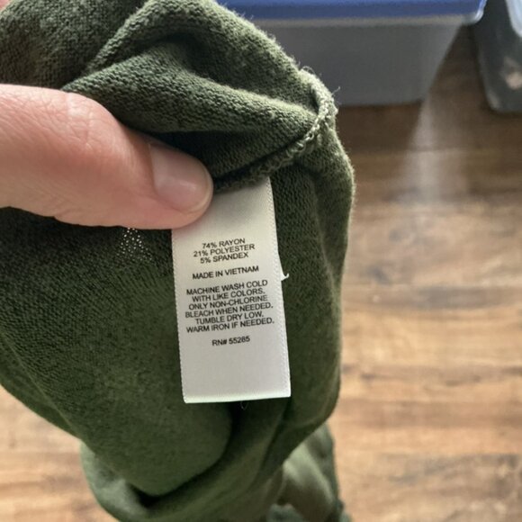 Express One Eleven Olive Green Long Sleeve V-Neck Tee Women’s Size Large - Picture 5 of 5